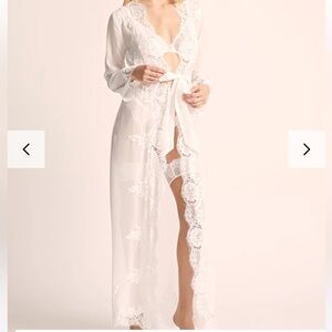 Homebodii Helena Robe